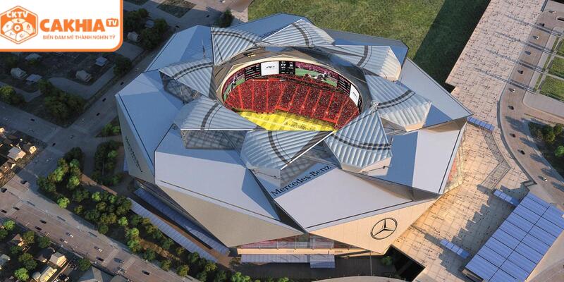 Atlanta Điểm Đến Văn Hóa Và Thể Thao Hàng Đầu Nước Mỹ 3 Sân vận động Mercedes-Benz Stadium lung linh trong ánh đèn đêm
